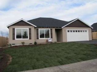 3483 Delta Waters Rd, Medford, OR 97504