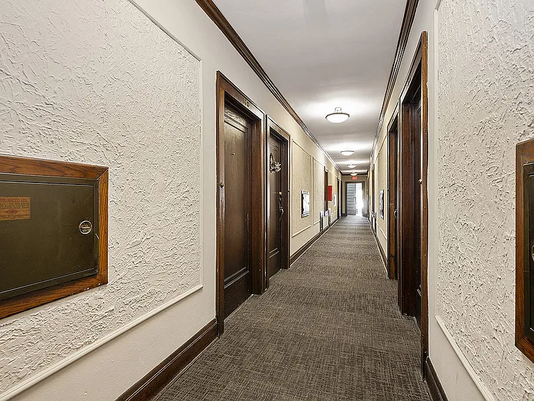 Cambridge Manor — Photo 14