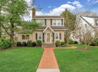 106 Rodney Pl, Rockville Centre, NY 11570