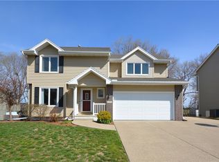 6119 Oakwood Dr, Urbandale, IA 50322