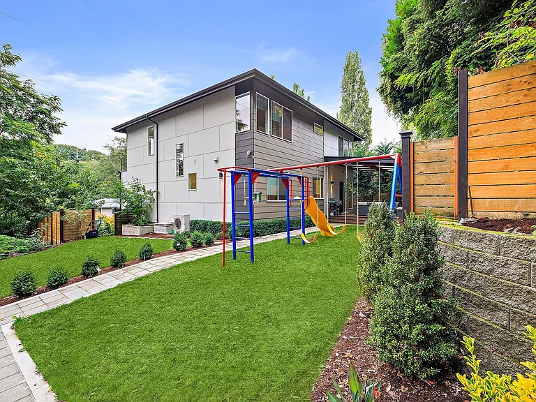 6983 24th Ave SW — Photo 3