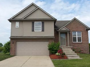 2078 Golfview Ln, Westland, MI 48186