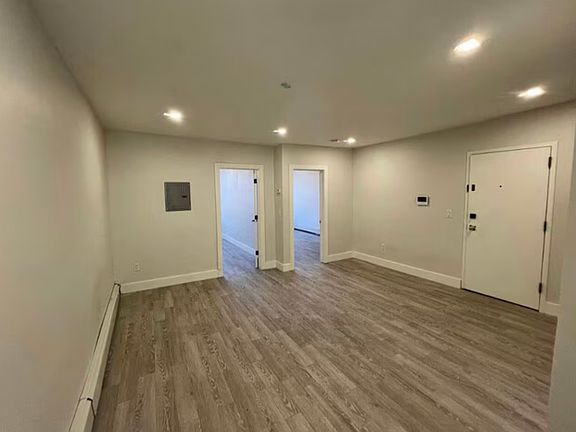 4th image of 27 Dales Ave #3