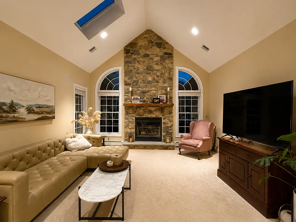 6110 Palomino Dr