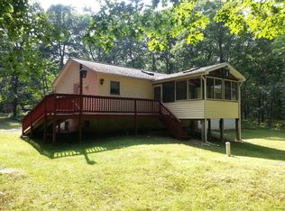 183 Cottonwood Dr, Hawley, PA 18428