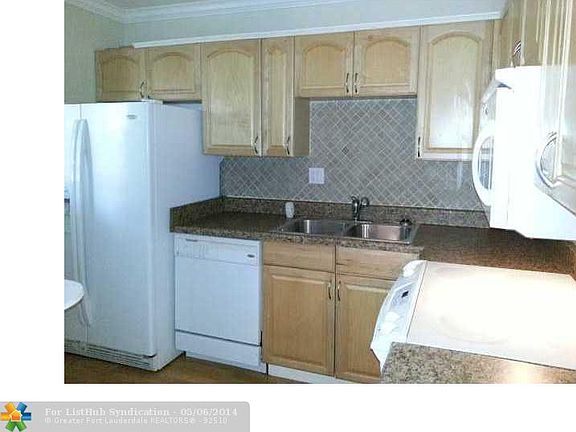 5th image of 116 Gardens Dr APT 201