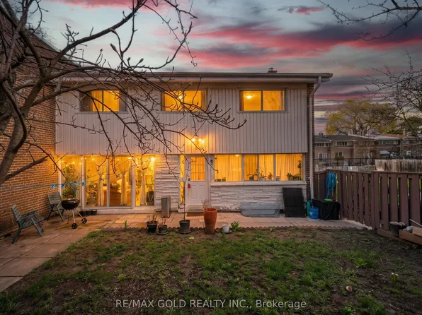 30 Sentinel Rd #2, Toronto, ON M3M 2Y8