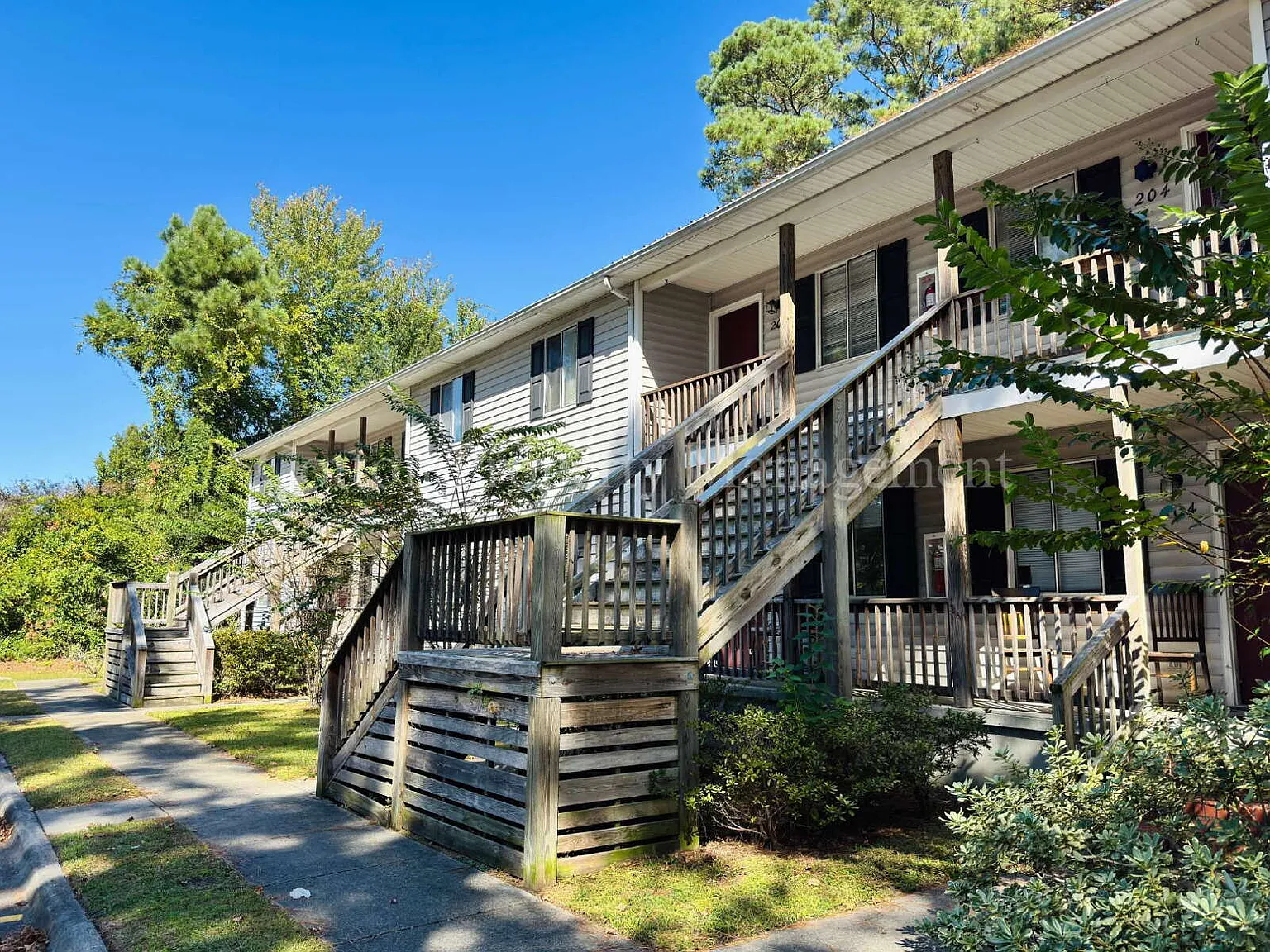 2 bed, 2.0 bath, 912 sqft, $1,300 — Photo 2