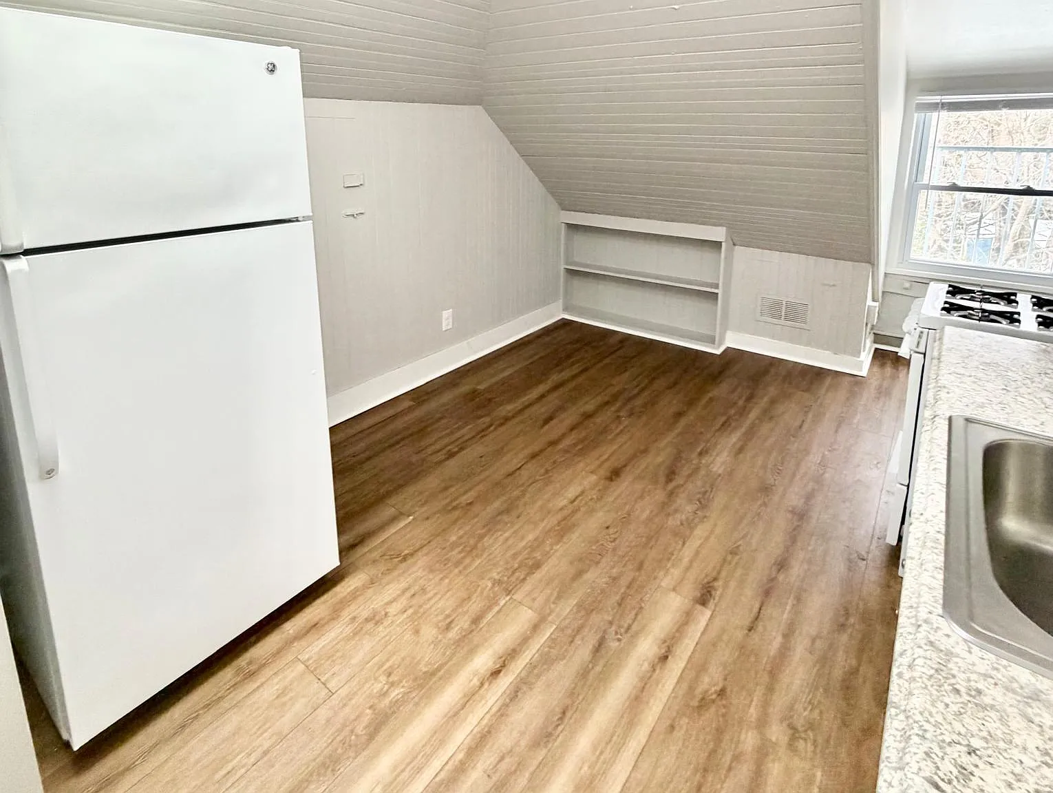 2 bed, 600 sqft, $1,800 — Photo 4