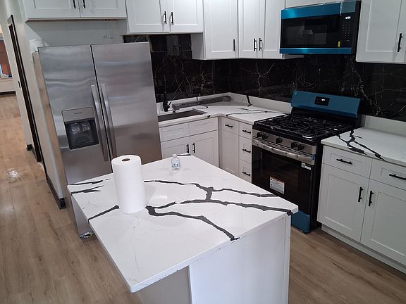 3rd image of 5965 W Erie St #1