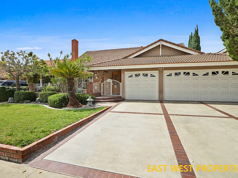 11186 Lavender Ave — Photo 1