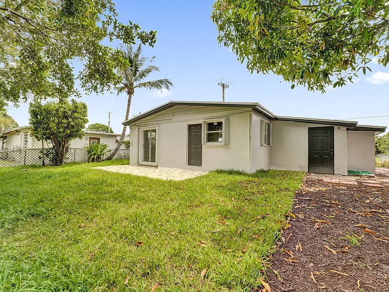 5601 SW 36th Ct — Photo 47