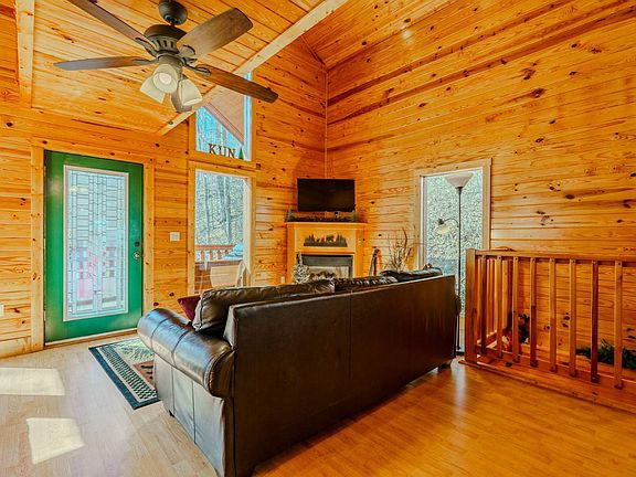 5th image of 3538 Wolf Way