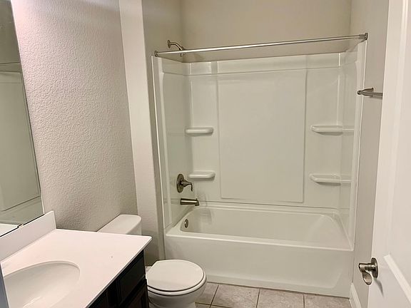 3rd image of 846 Olive Ln