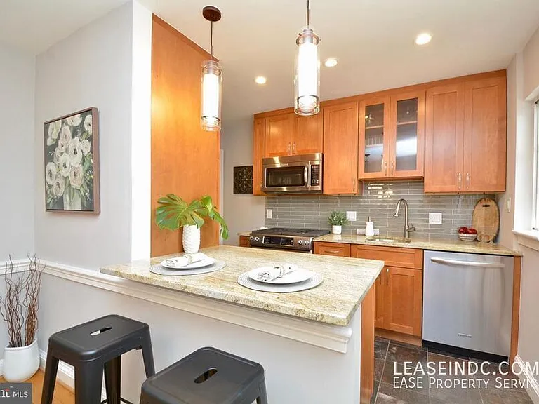 704 Devon Pl — Photo 10