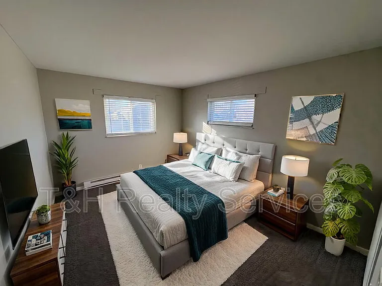 1142 Evans Ave #3 — Photo 9
