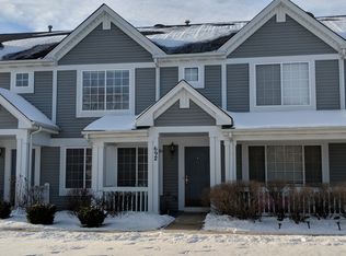 692 Lincoln Station Dr, Oswego, IL 60543