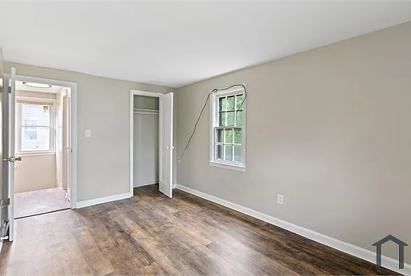 1114 Roslyn Ave — Photo 16