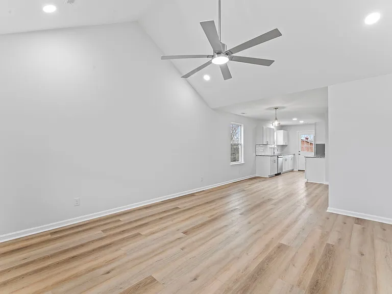329 Simpson St — Photo 18