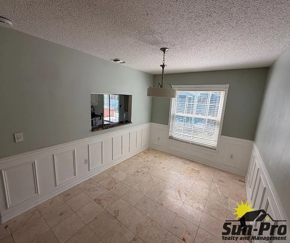 4 bed, 3.0 bath, 1757 sqft, $3,104 — Photo 3