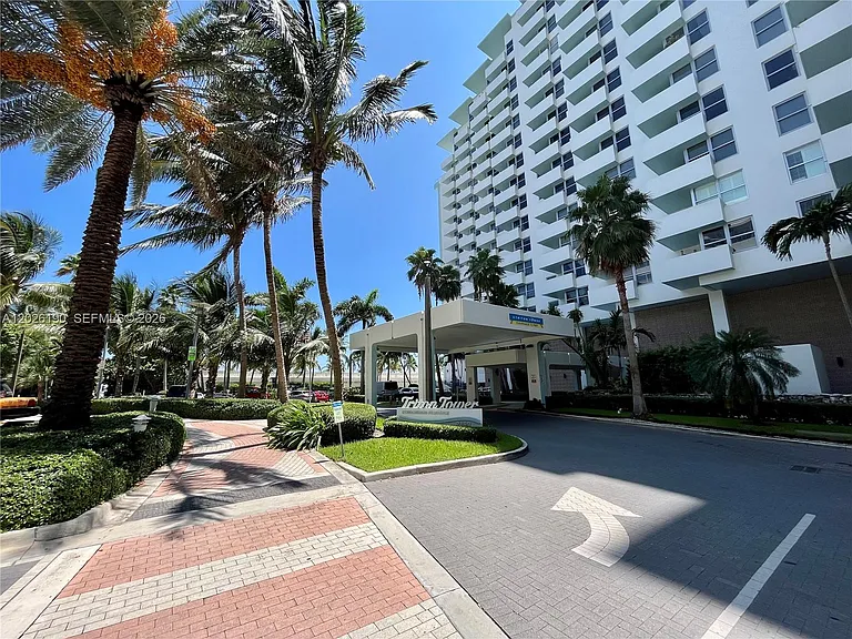 2899 Collins Ave #1037 — Photo 19