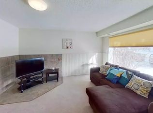 134 Reimer Dr #1B, Hinton, AB T7V 1K1