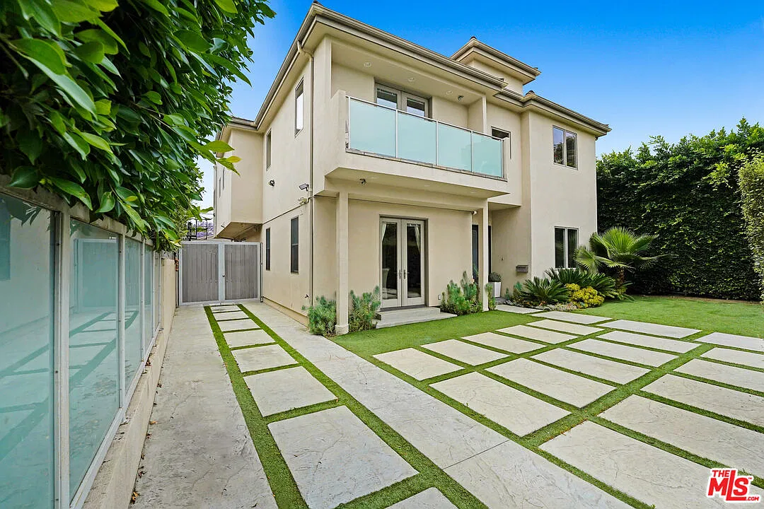 4 bed, 4.5 bath, 4042 sqft, $14,500 — Photo 1