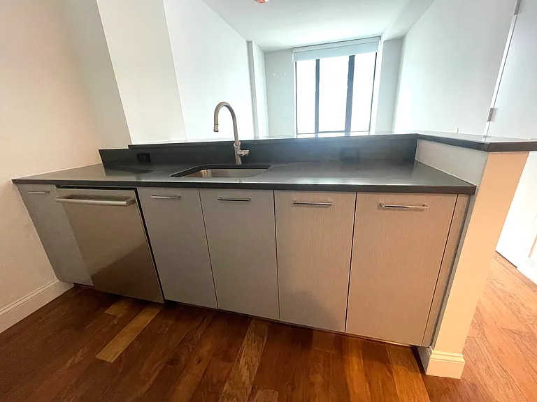 42-14 Crescent St #9C — Photo 7