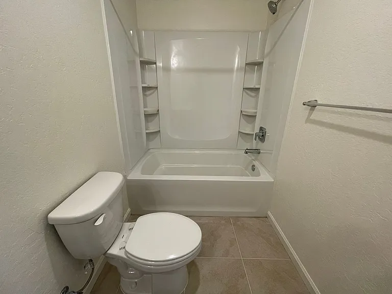 661 Suzanne Dr — Photo 17