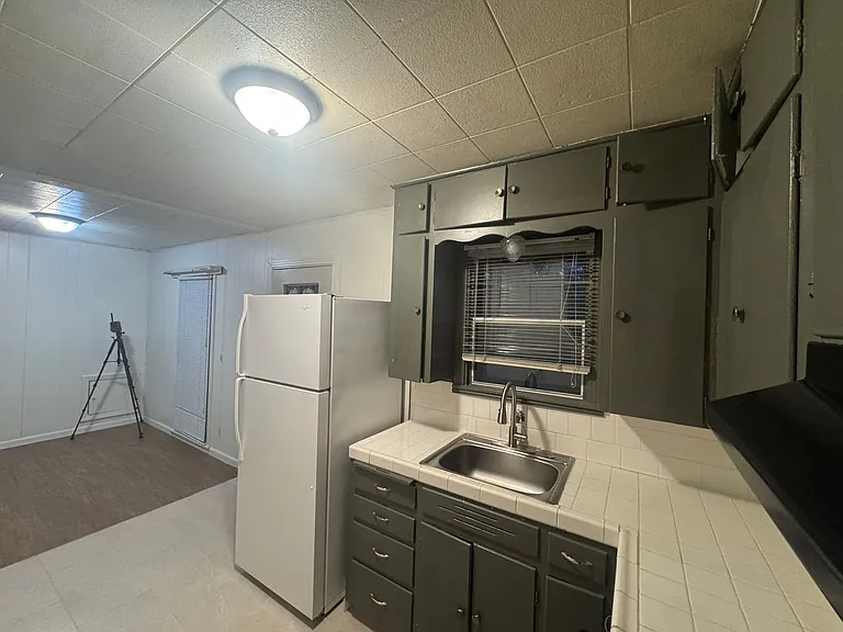 2811 W Avenue H — Photo 6