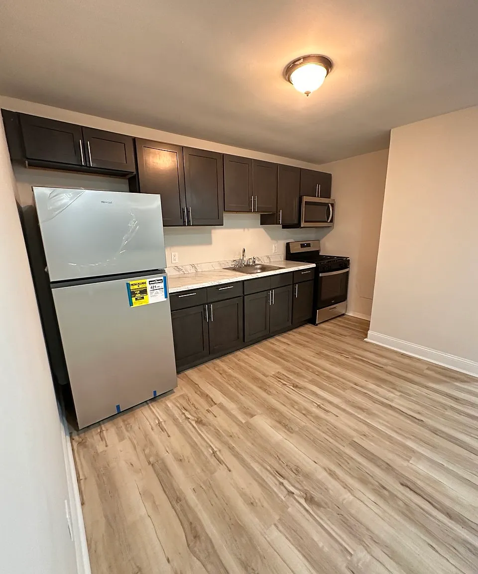 2 bed, 900 sqft, $1,995 — Photo 1