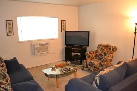 Park Towne Apartments — Photo 6
