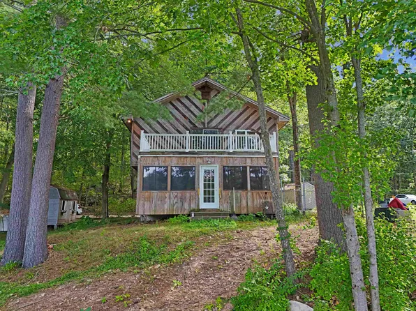 46 Robinson Pond Drive, Hudson, NH 03051