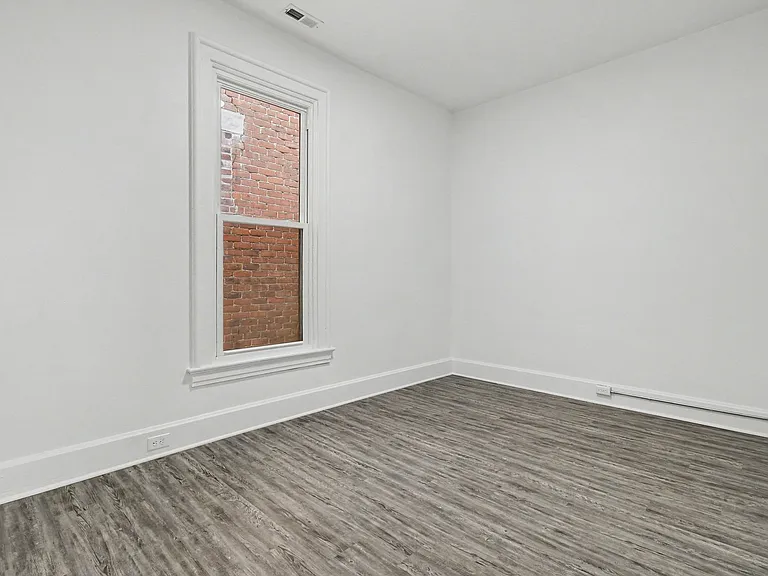 324 Linden St — Photo 10