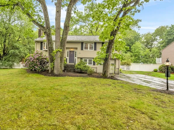 64 Haverhill St, Reading, MA 01867