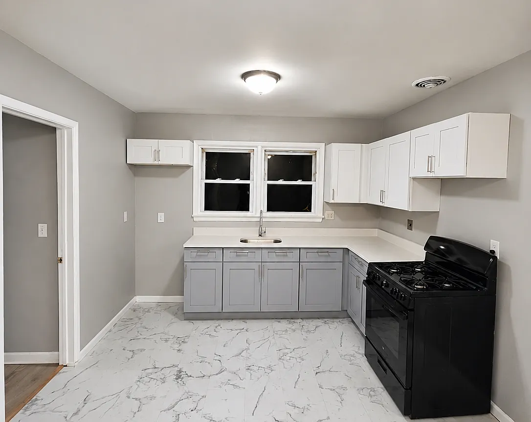 📍 158 3rd Ave #2R — photo 8 of 10