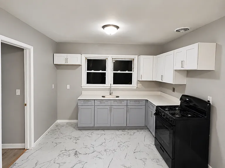158 3rd Ave #2R — Photo 12
