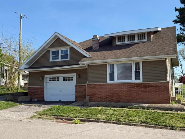 219 W Washington St, Oakland City, IN 47660