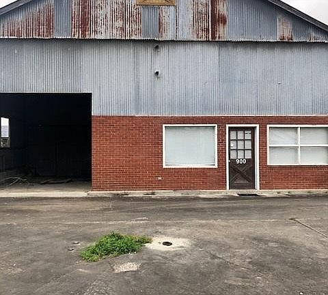 3rd image of 900 N Main St