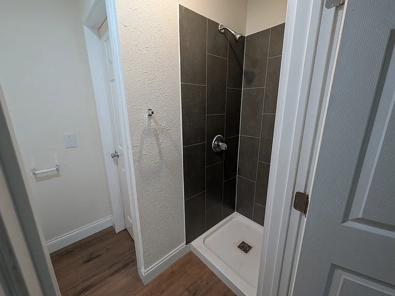 625 Louis St — Photo 12