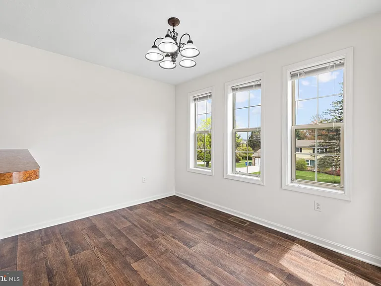 22 Shady Tree Ct — Photo 9