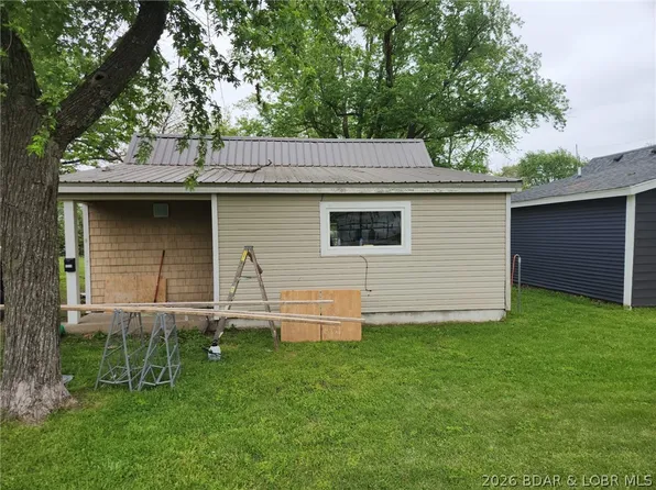 1010 S Walnut St, Eldon, MO 65026