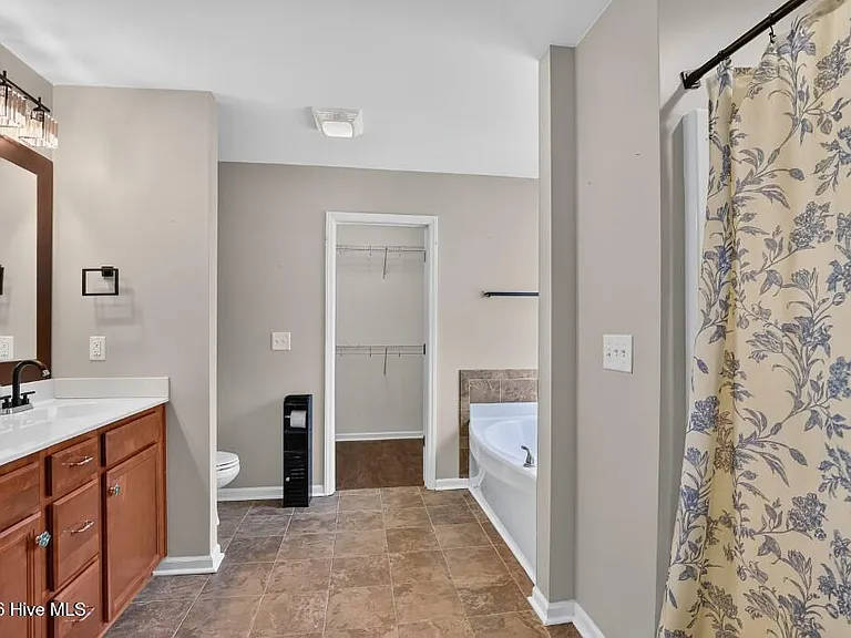 3208 Austin Ave — Photo 12