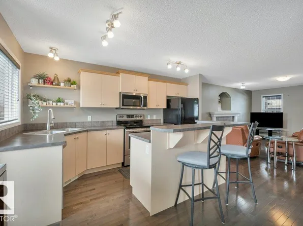 12063 19th Ave SW, Edmonton, AB T6W 1W5