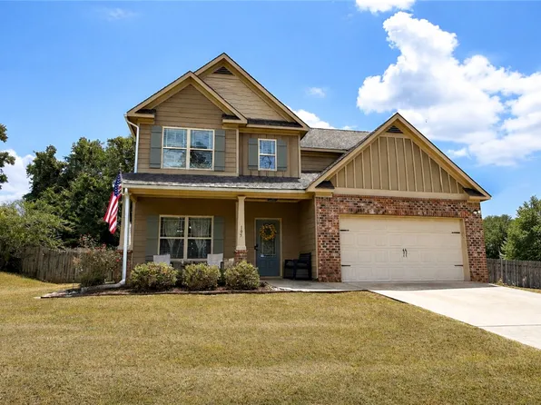 105 Mill Creek Dr, Smiths Station, AL 36877