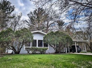516 Manor Dr, Iowa City, IA 52246