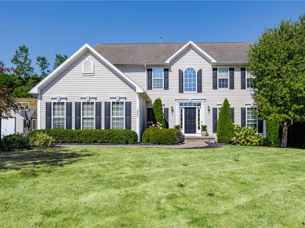 560 Yale Ct, Victor, NY 14564