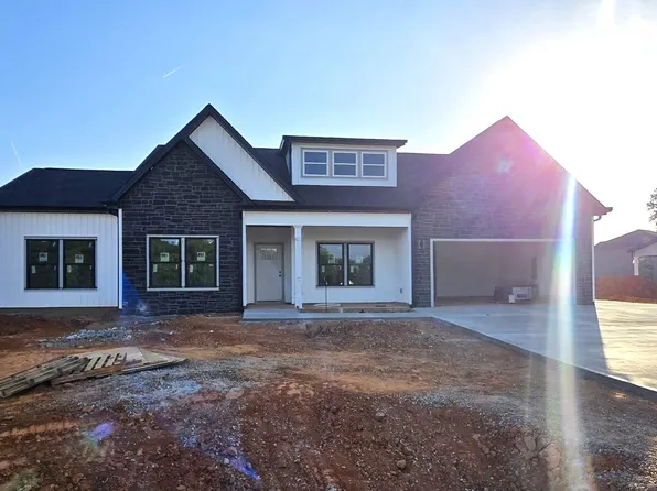 2117 N November Dr, Boiling Springs, SC 29316