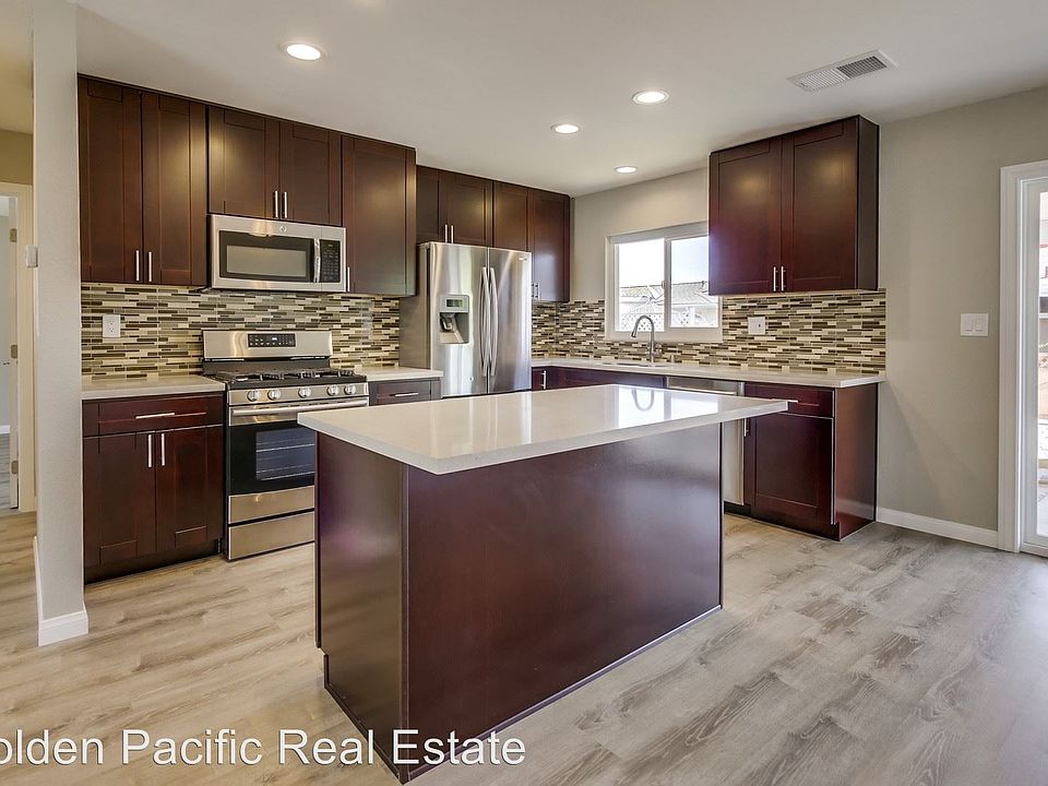 1st image of 915 La Fiesta Ct