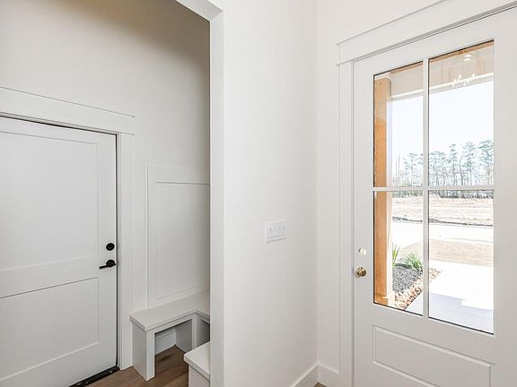 4th image of 225 Coco Palms Ln